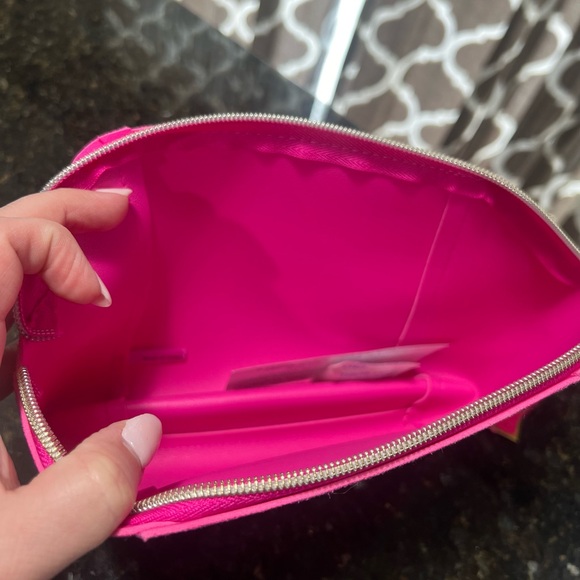 Pink Juicy couture travel bag - Picture 2 of 2